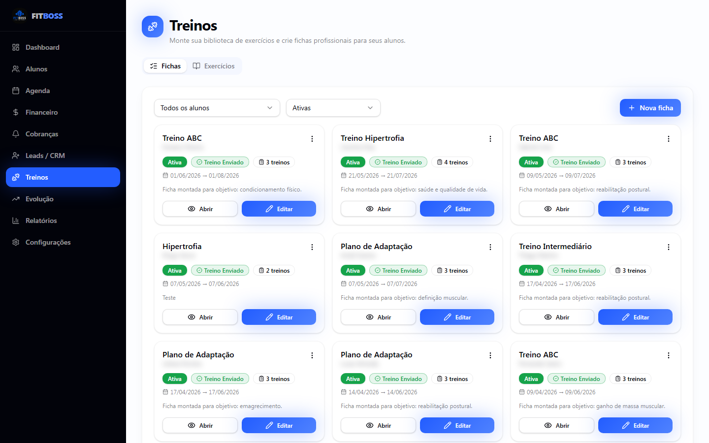Fichas de treino do FitBoss com status de envio ao aluno e período de validade, nomes desfocados